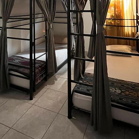 Oke Baik Hostel ジョグジャカルタ エクステリア 写真