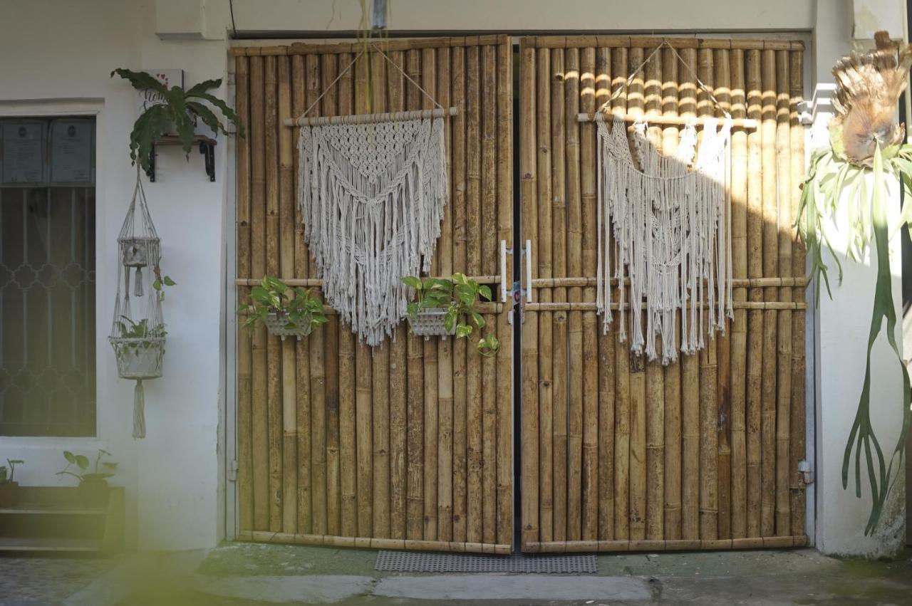 Oke Baik Hostel ジョグジャカルタ エクステリア 写真