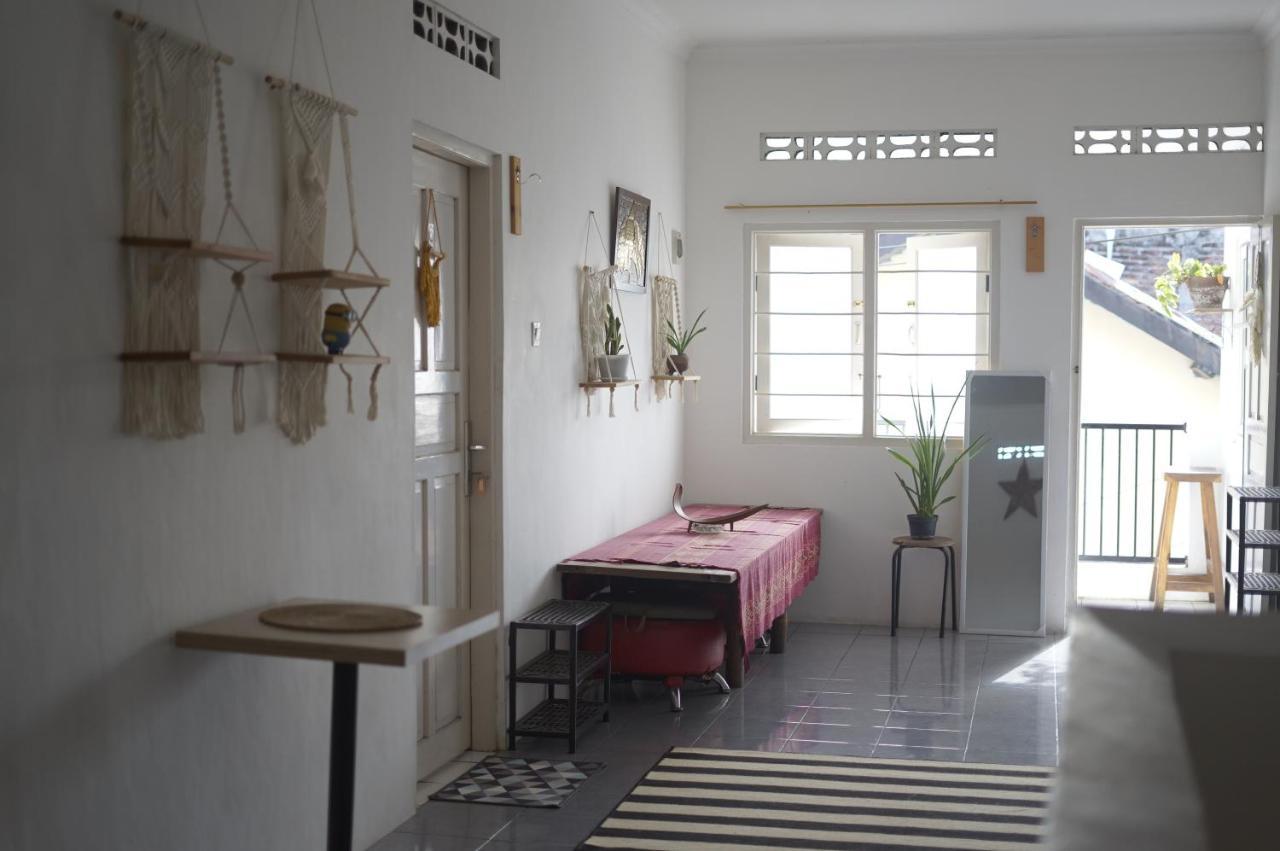 Oke Baik Hostel ジョグジャカルタ エクステリア 写真