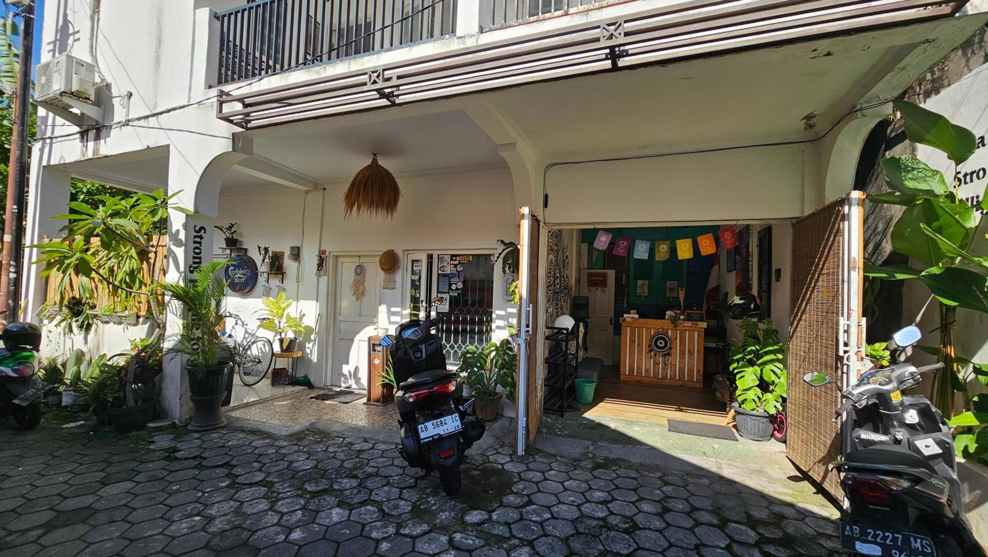 Oke Baik Hostel ジョグジャカルタ エクステリア 写真