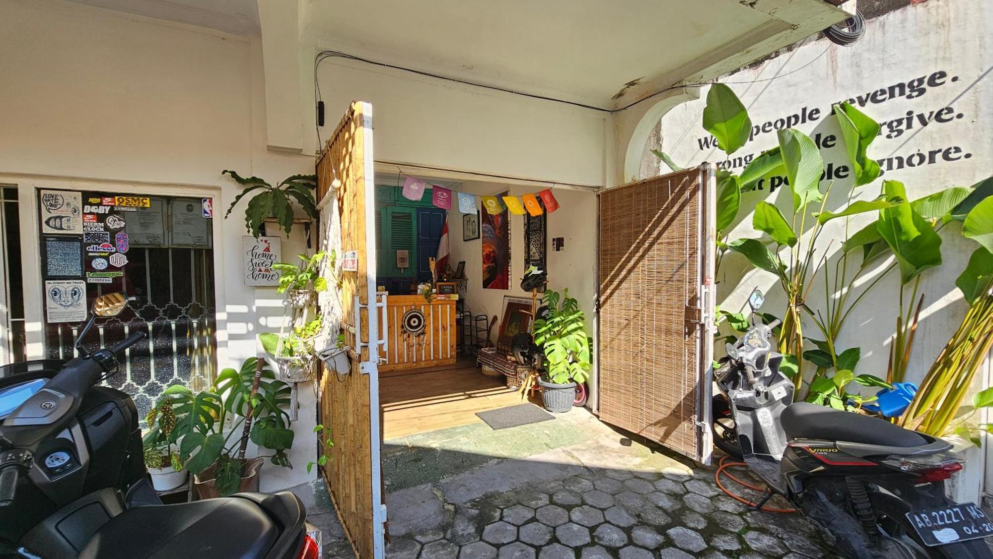 Oke Baik Hostel ジョグジャカルタ エクステリア 写真