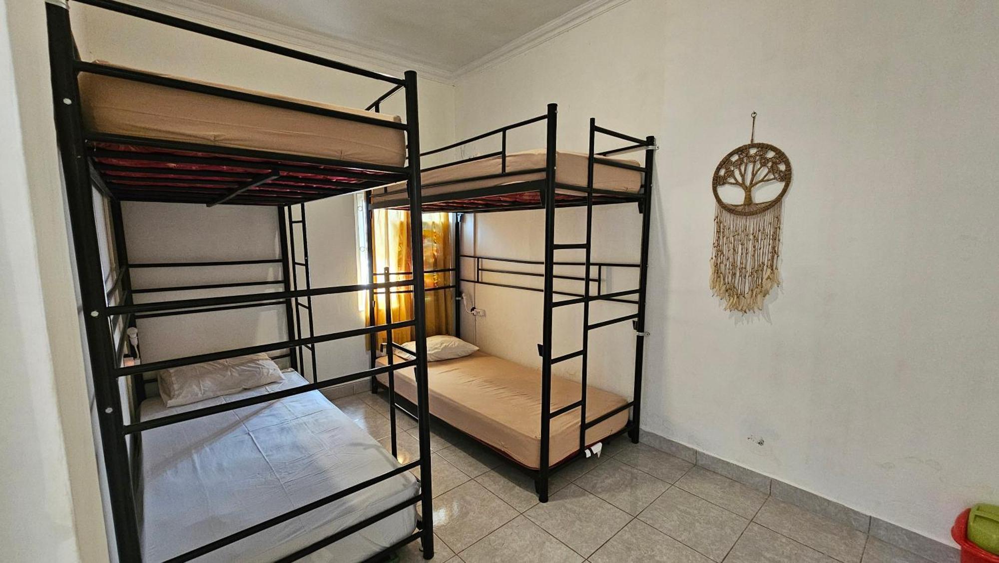 Oke Baik Hostel ジョグジャカルタ エクステリア 写真