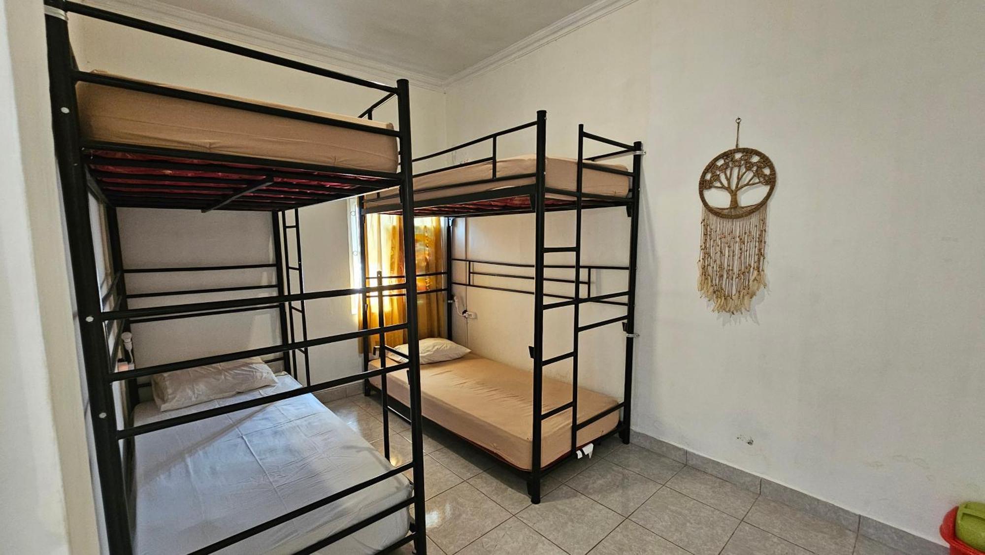 Oke Baik Hostel ジョグジャカルタ エクステリア 写真