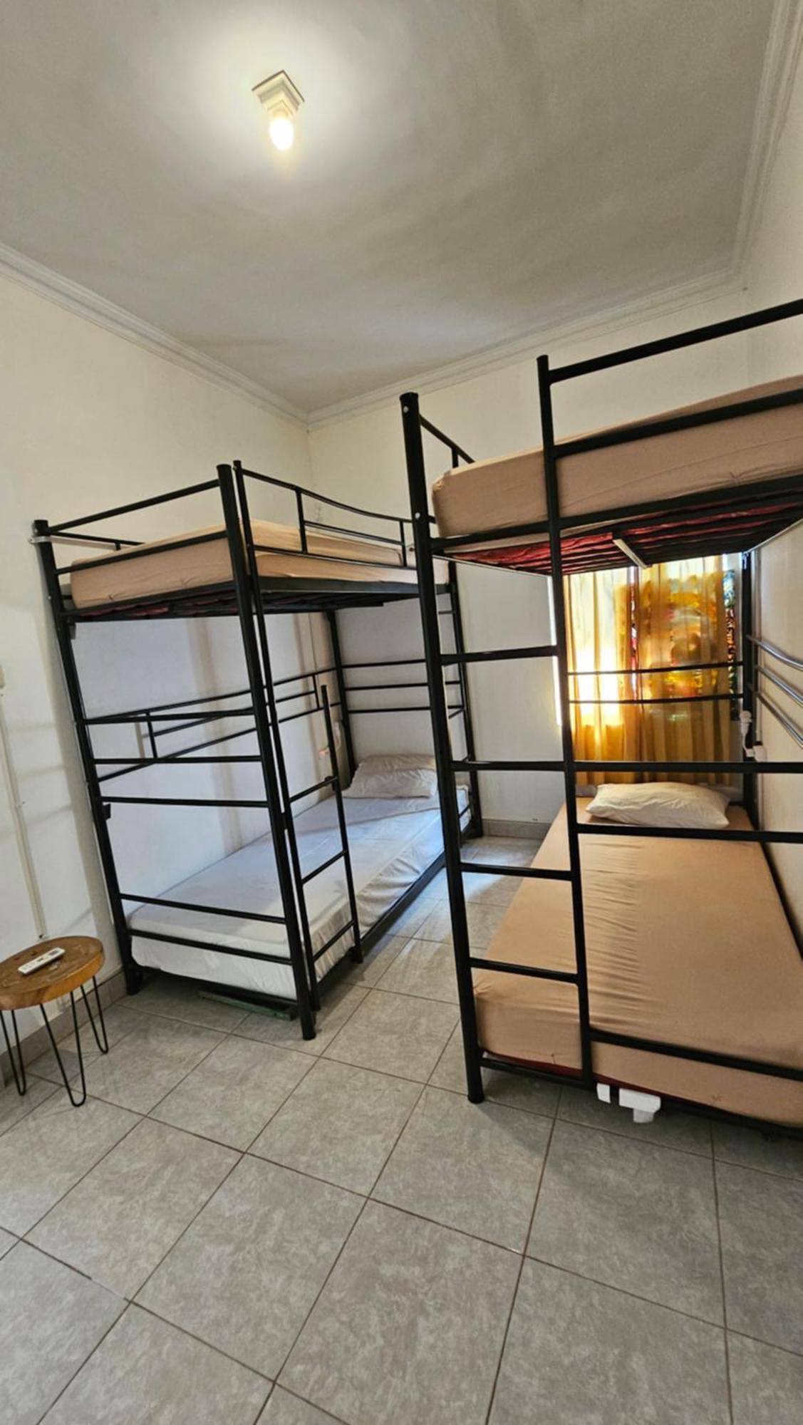 Oke Baik Hostel ジョグジャカルタ エクステリア 写真
