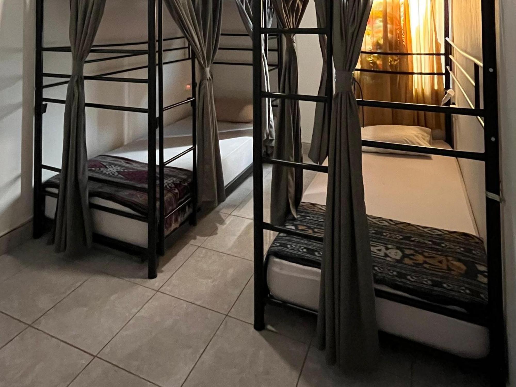 Oke Baik Hostel ジョグジャカルタ エクステリア 写真