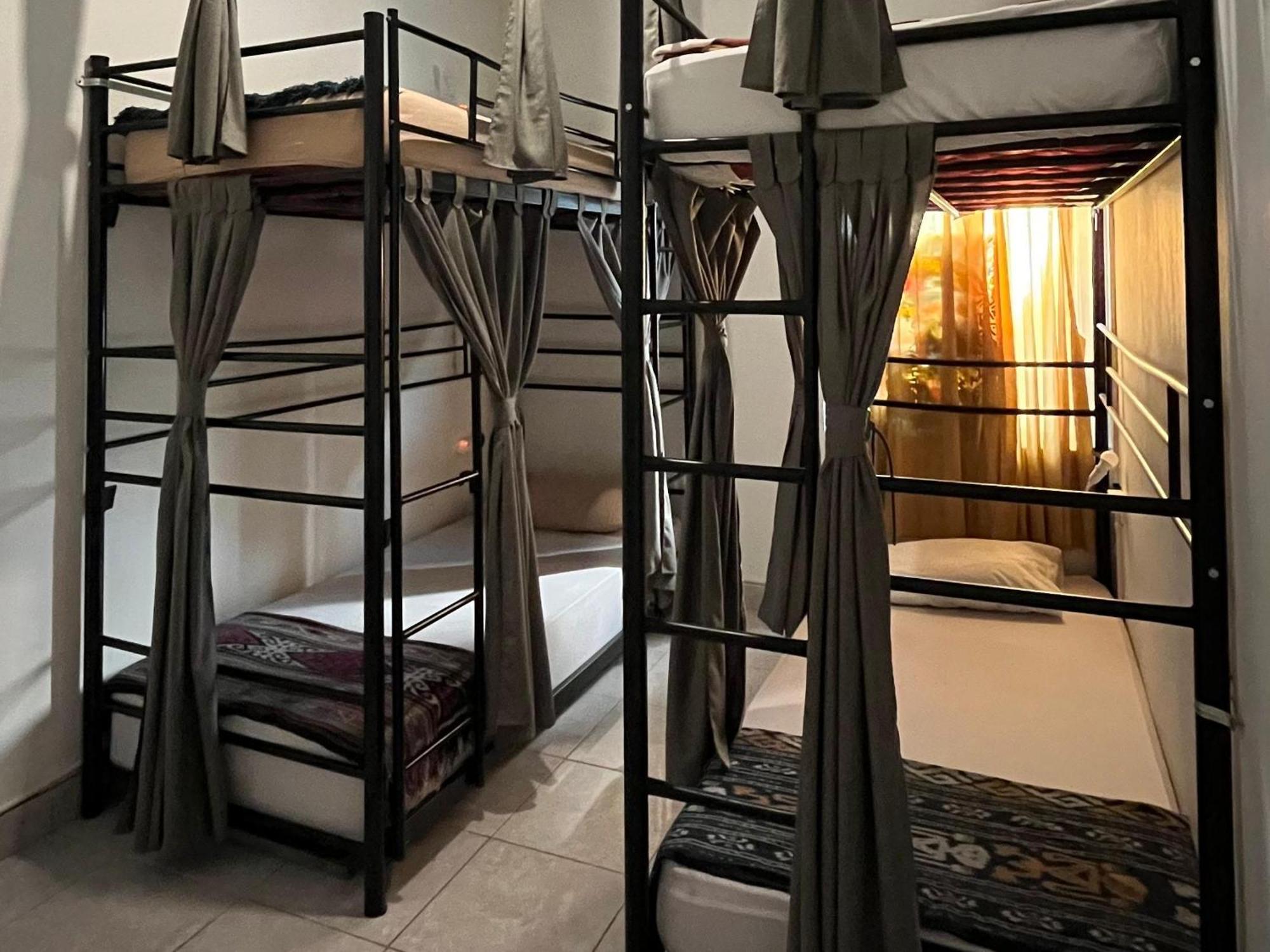 Oke Baik Hostel ジョグジャカルタ エクステリア 写真