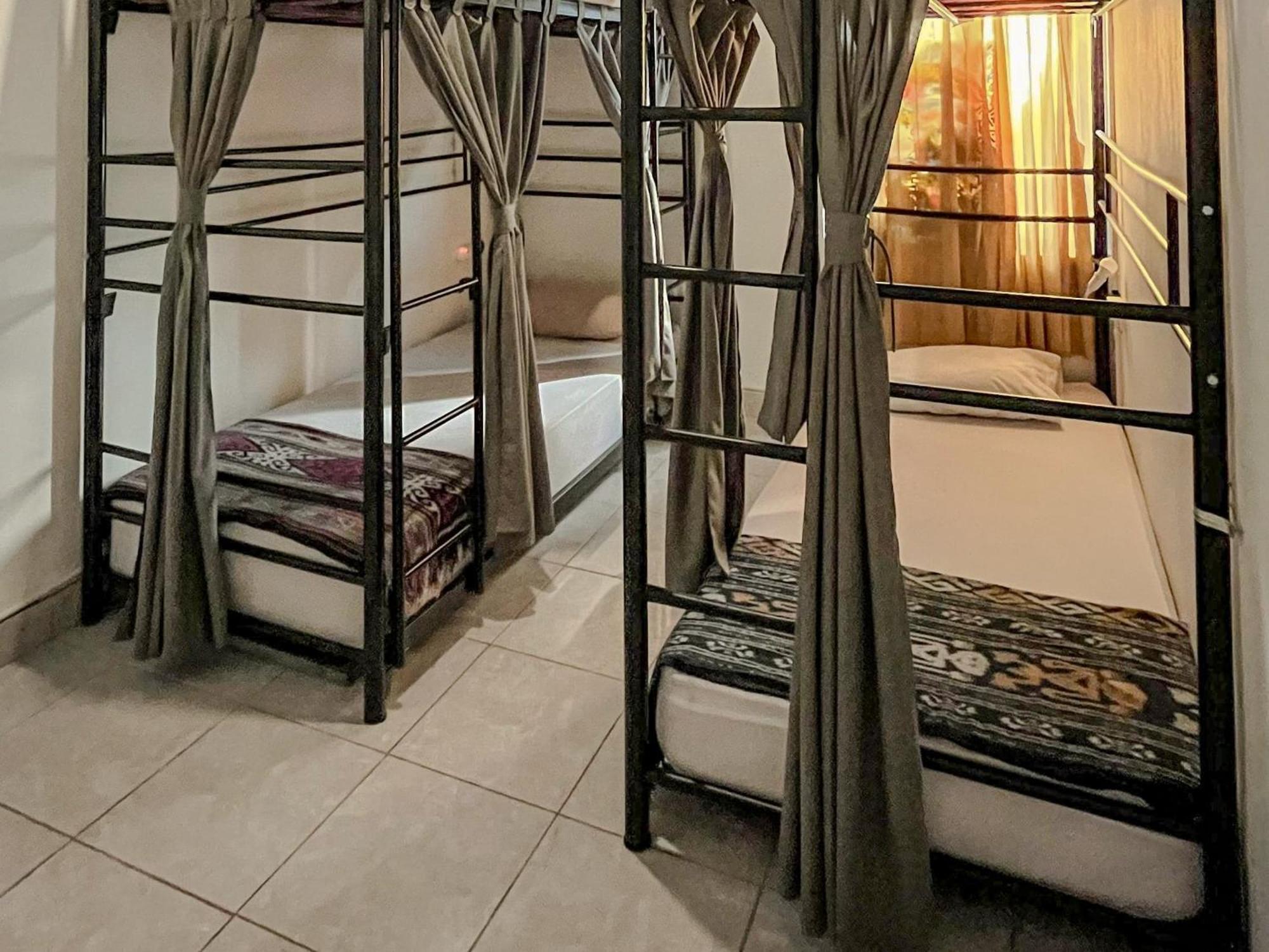 Oke Baik Hostel ジョグジャカルタ エクステリア 写真