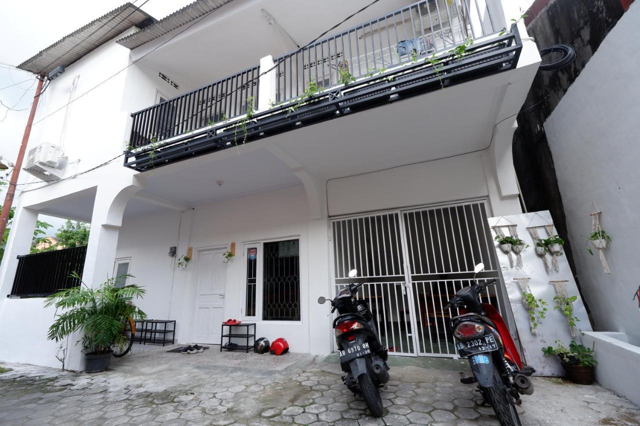 Oke Baik Hostel ジョグジャカルタ エクステリア 写真